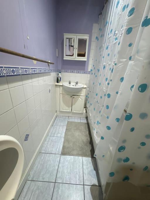 Private Double Bedroom In Hounslow Near Heathrow 伦敦 外观 照片